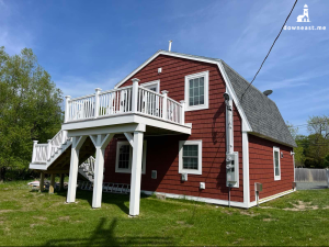 153 Court St Apt 4 (Upstairs Barn) 1 Bed 1 Bath – 153C4
