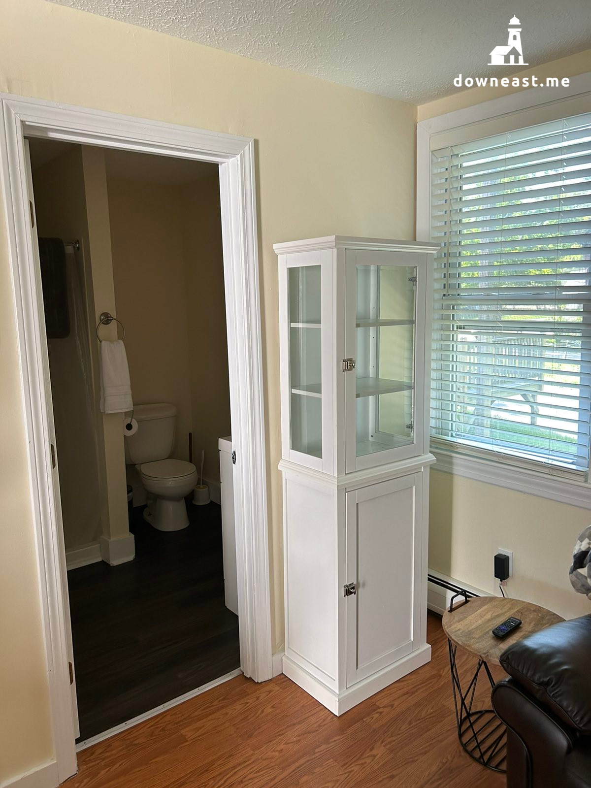 13C1 - Entry to bathroom